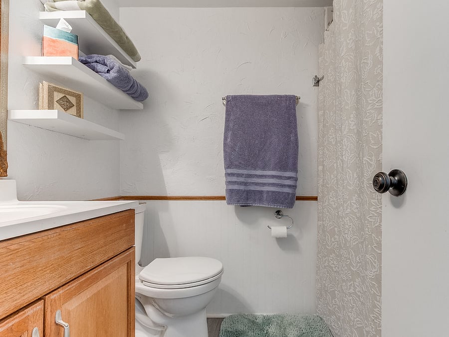 Santa Fe suite en suite bath with Jacuzzi tub
