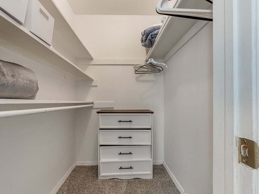 Santa Fe suite walk-in closet