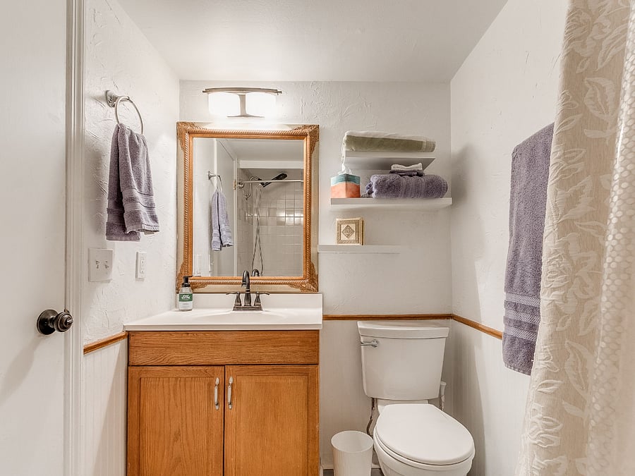 Santa Fe suite en suite bath with Jacuzzi tub