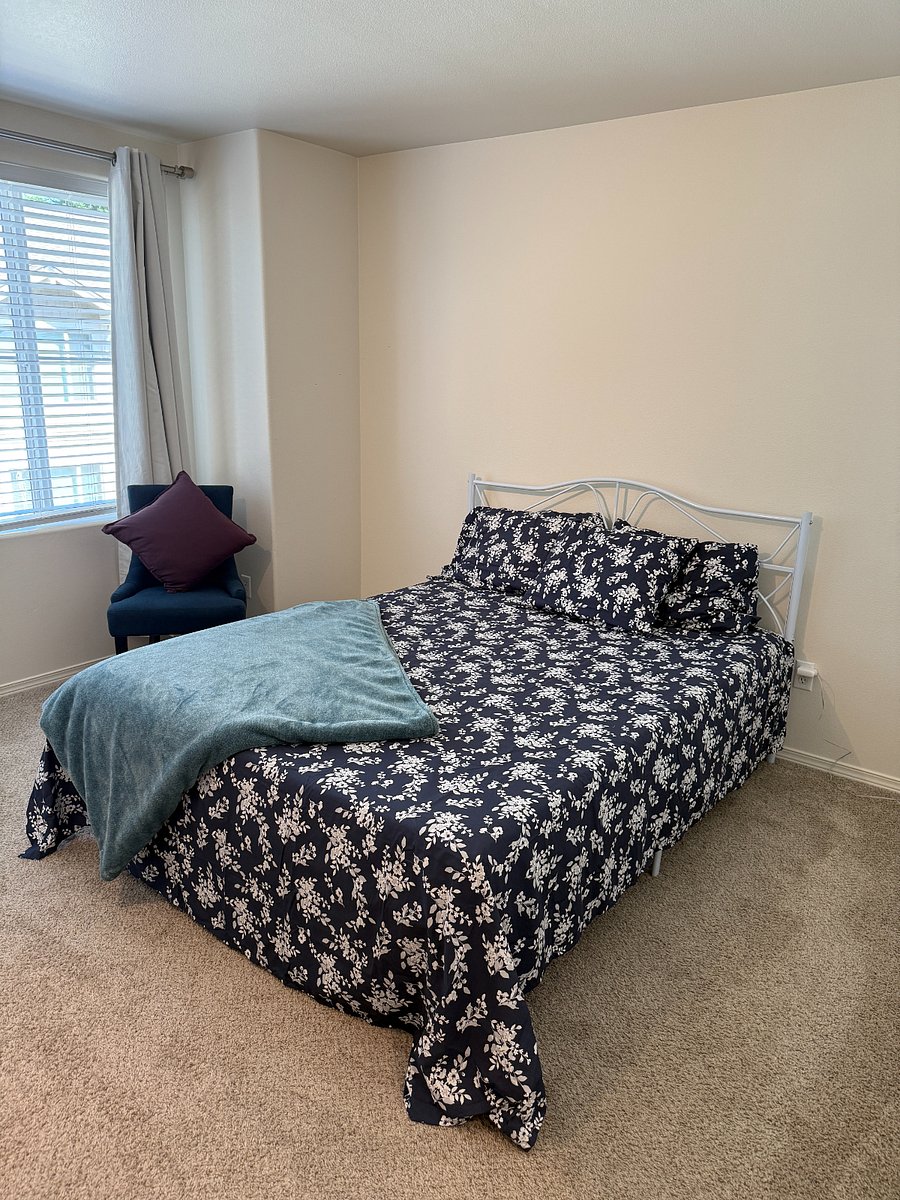Master Room - Queen Bed