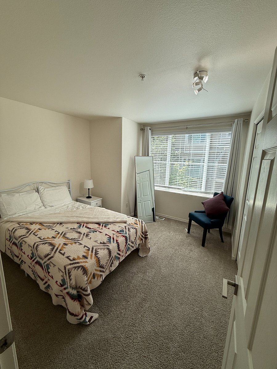 2nd Bedroom with full XL Bed