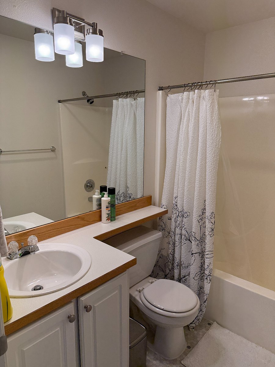 Second Bathroom with bathtub