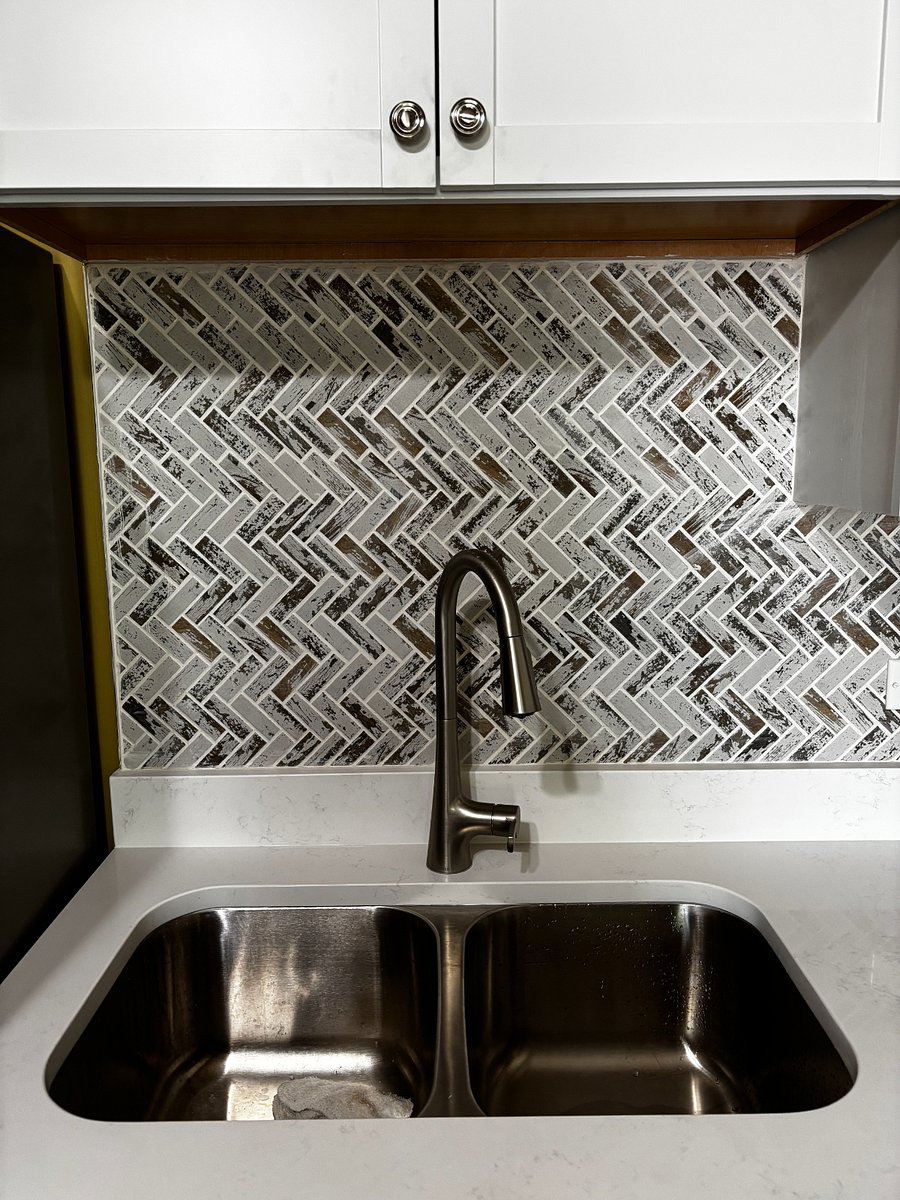 New Backsplash& Faucet