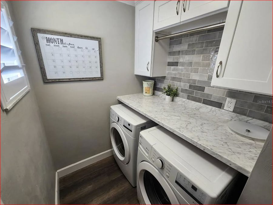 Washer / dryer in unit laundry room