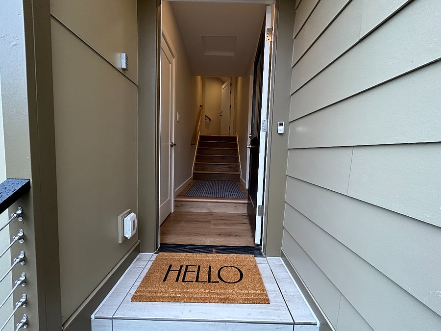 Side entrance for apartment