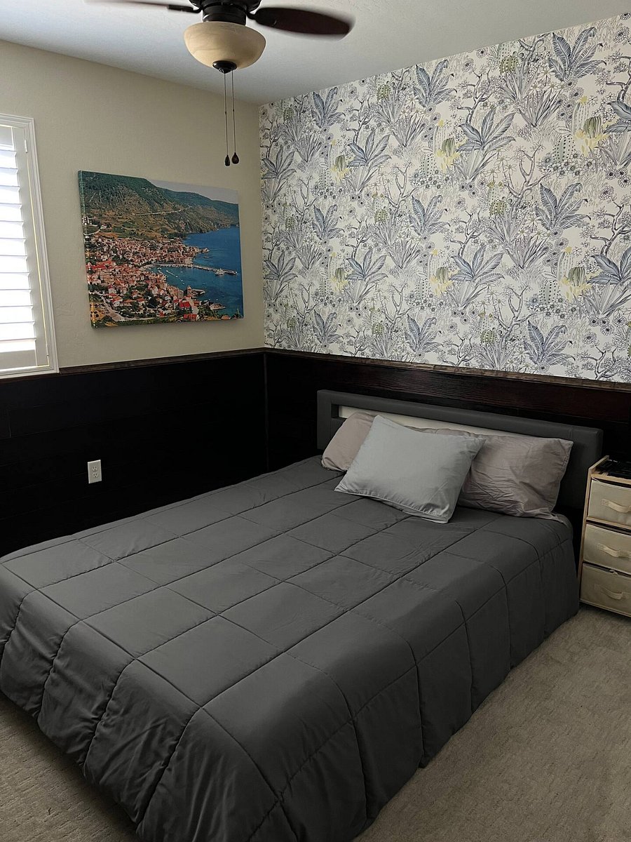 Private bedroom with queen mattress