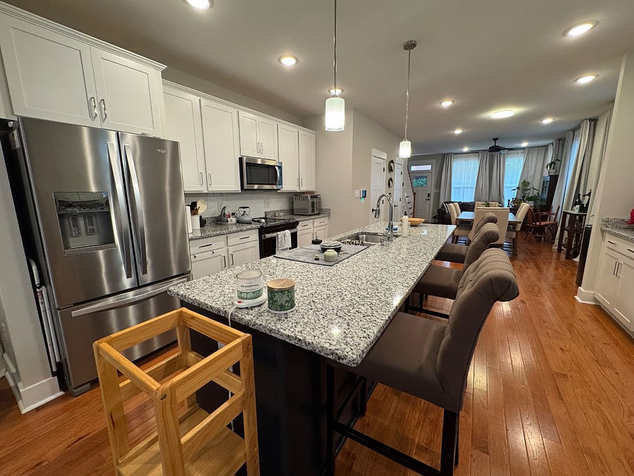 Kitchen with large island