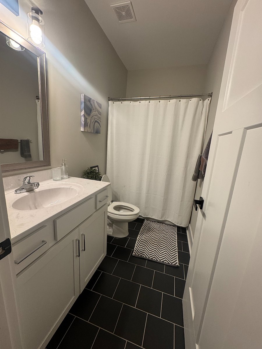 Shared bathroom upstairs for bedroom A & B