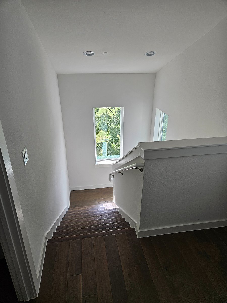3rd floor stairs going down