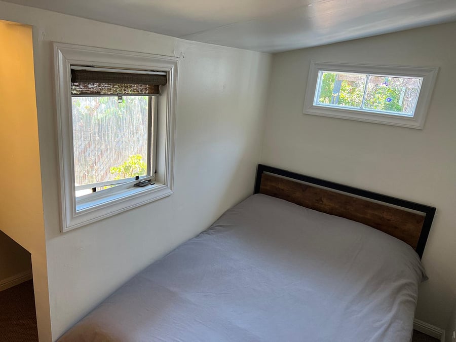 Small, cozy bedroom with double bed. 