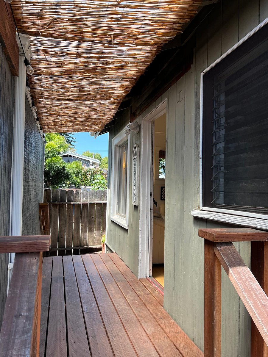 Front porch entrance to cottage.