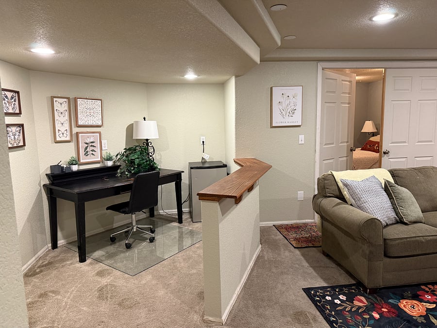 Office space with fiber internet access by wifi.