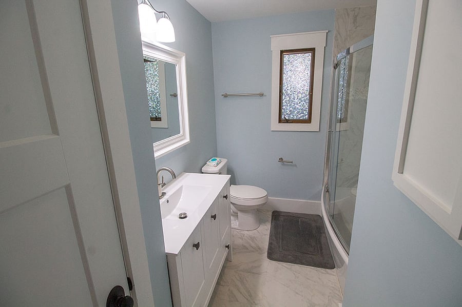 Upstairs hall bath