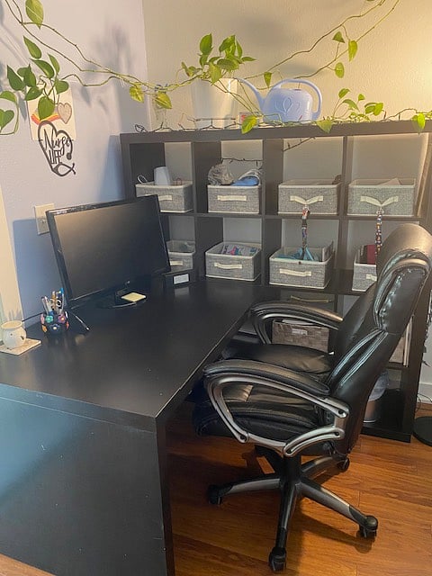 Home office space available for use.