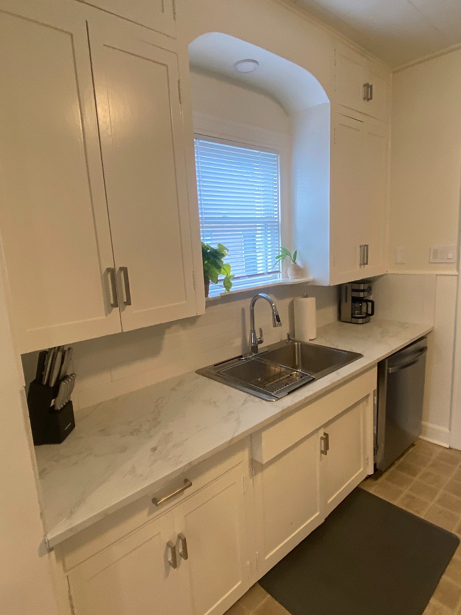 Kitchen fully equipped - nice large sink, diswasher