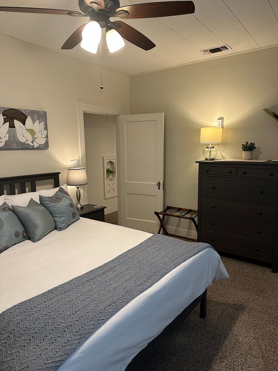 Another view of middle bedroom
