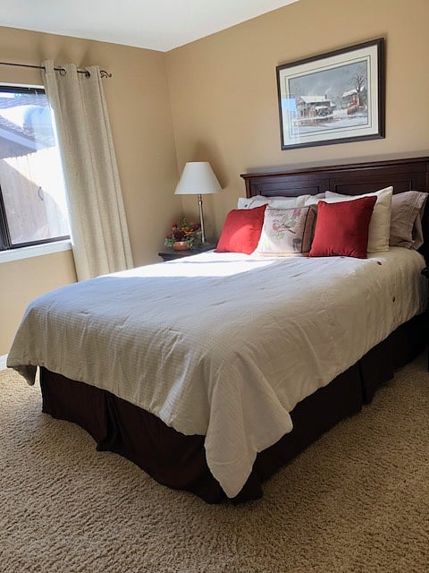 Queen bed, blackout drapes