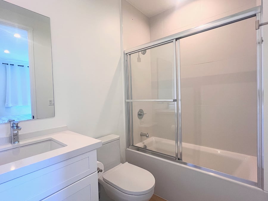 RM B private bathroom in bedroom