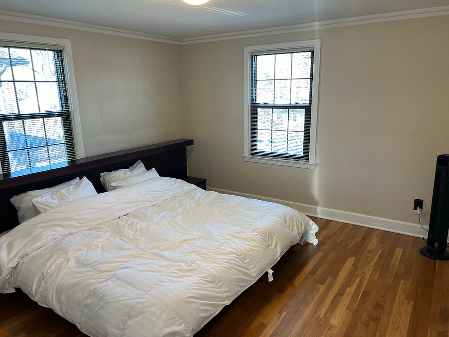 Bedroom with king size bed