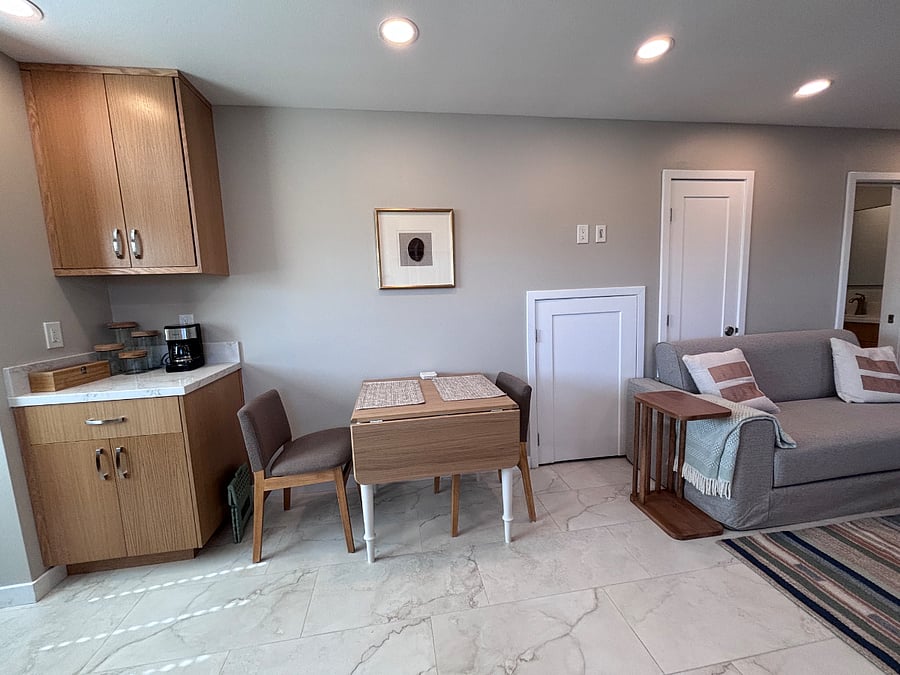 Dining table. Eat in Kitchen