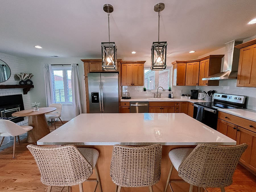 Kitchen Island with Seating for 3