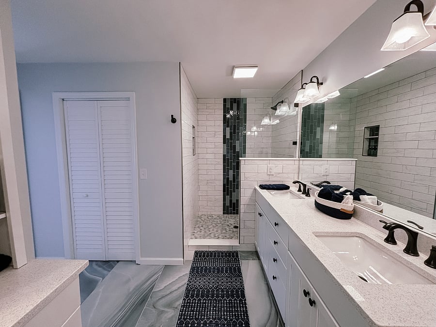 Primary Ensuite Bathroom (Newly Renovated!)