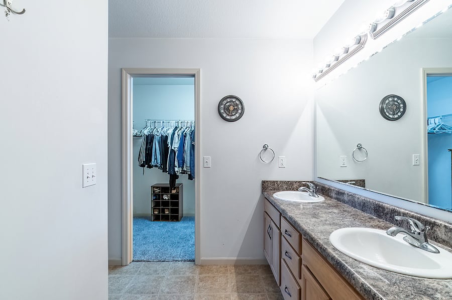 Ensuite in master bedroom with large walk-in closet