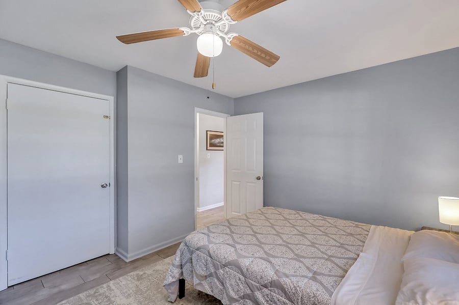 Guest room with Queen bed, twin plus twin trundle.