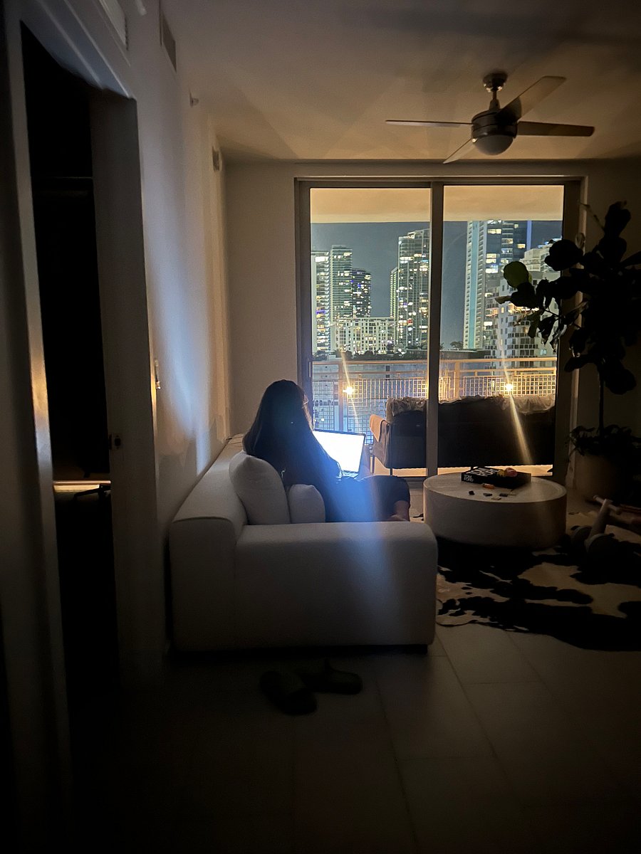 You can work at night calmly with a city view on the balcony
