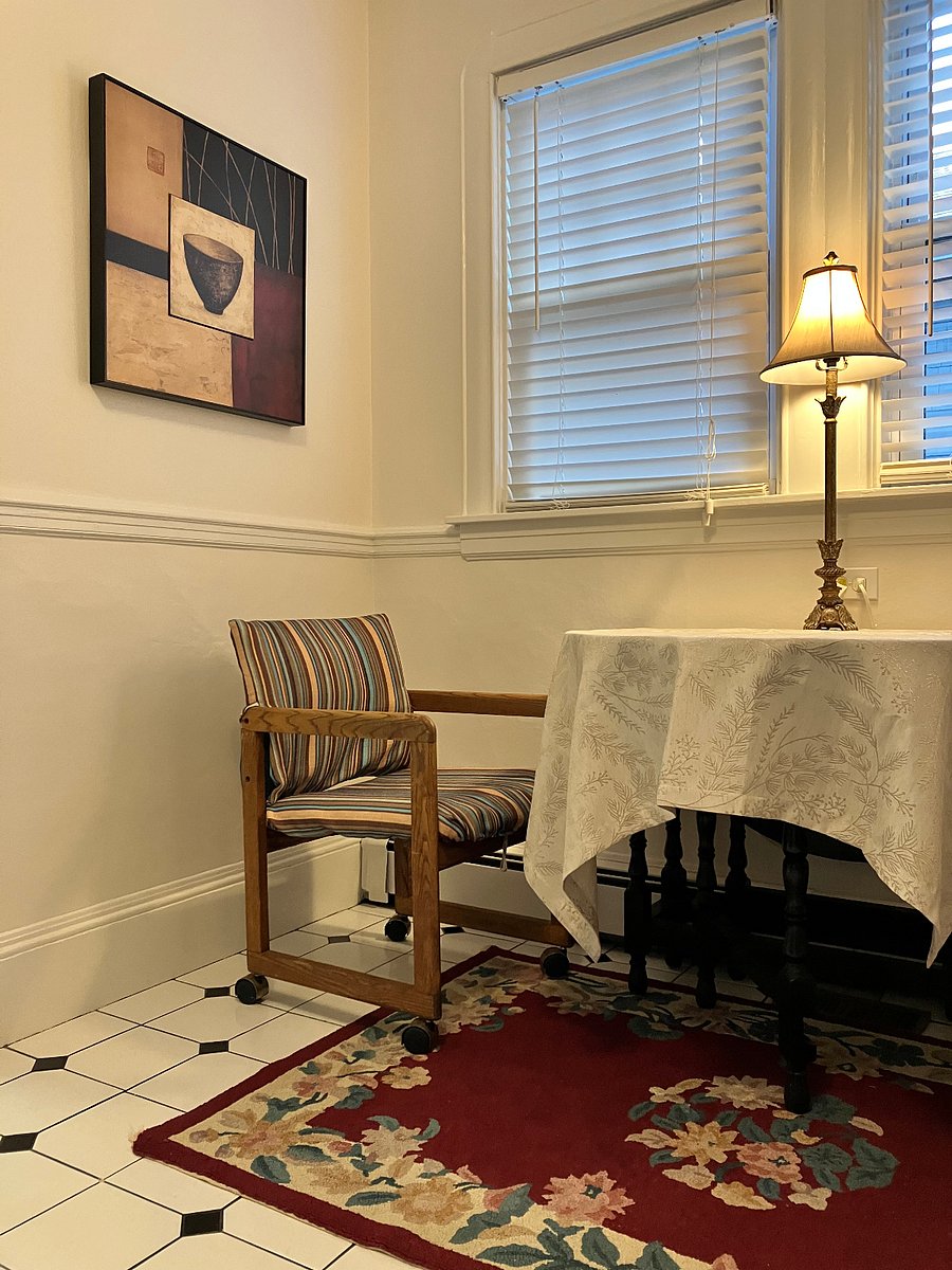 Eat-in Kitchen