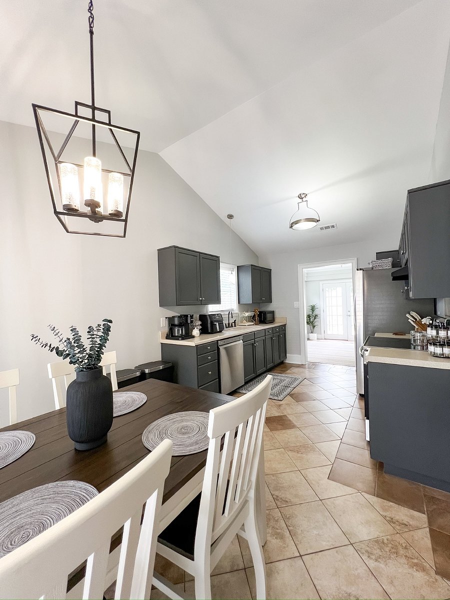 Shared Dinning Room > Kitchen