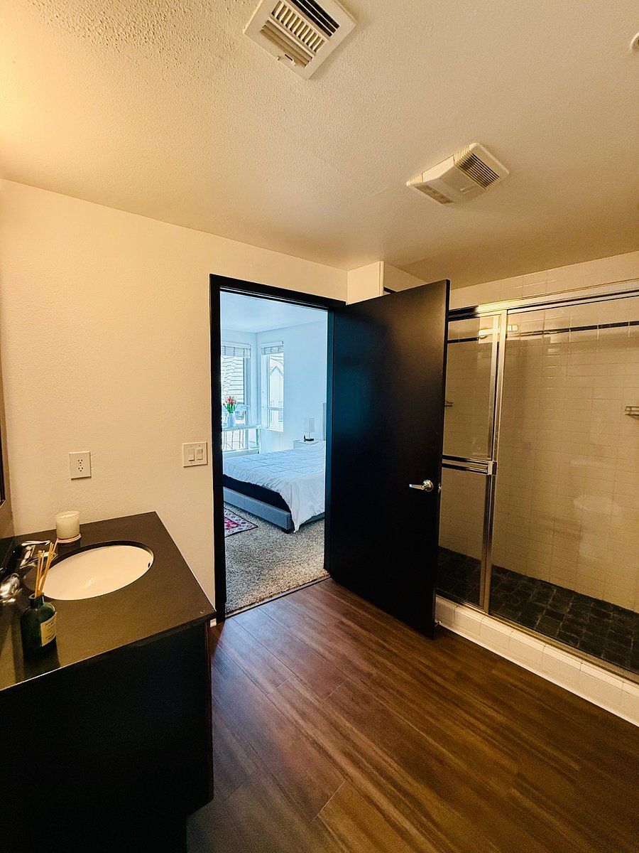 Bathroom w shower