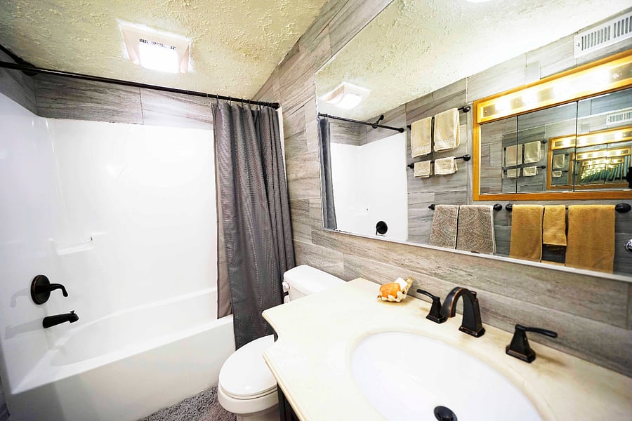 Tiled Bath with 2 medicine cabinets