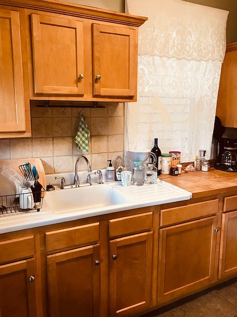 Kitchen sink area
