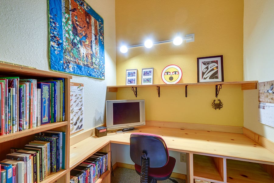 Office with Internet and WiFi