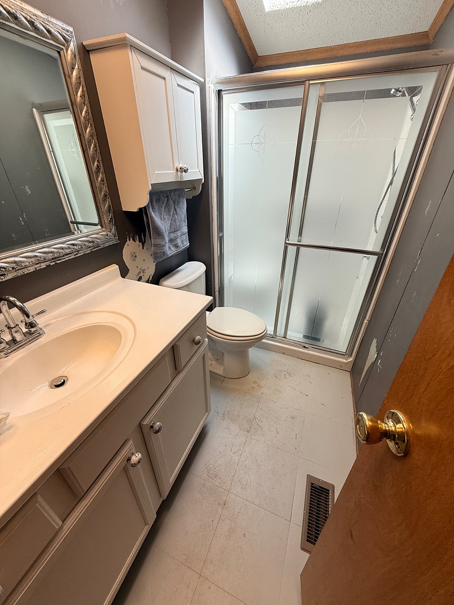 Hallway bathroom. Remodel scheduled for May 1, 2026 and to be complete 2nd week of May 2026.