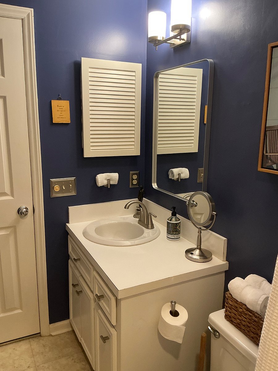 Hall Bath
Full Bath for 2nd Bedroom