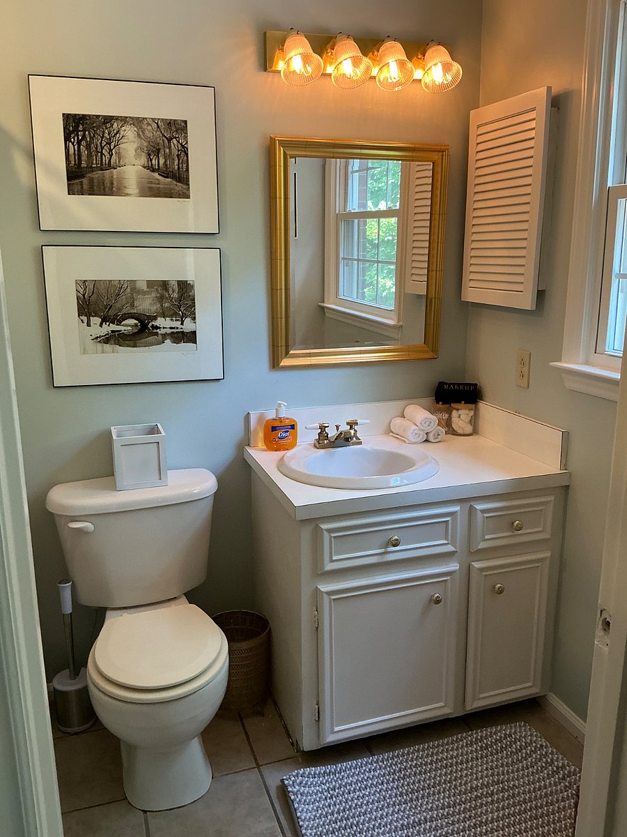 Primary Bedroom en suite bath