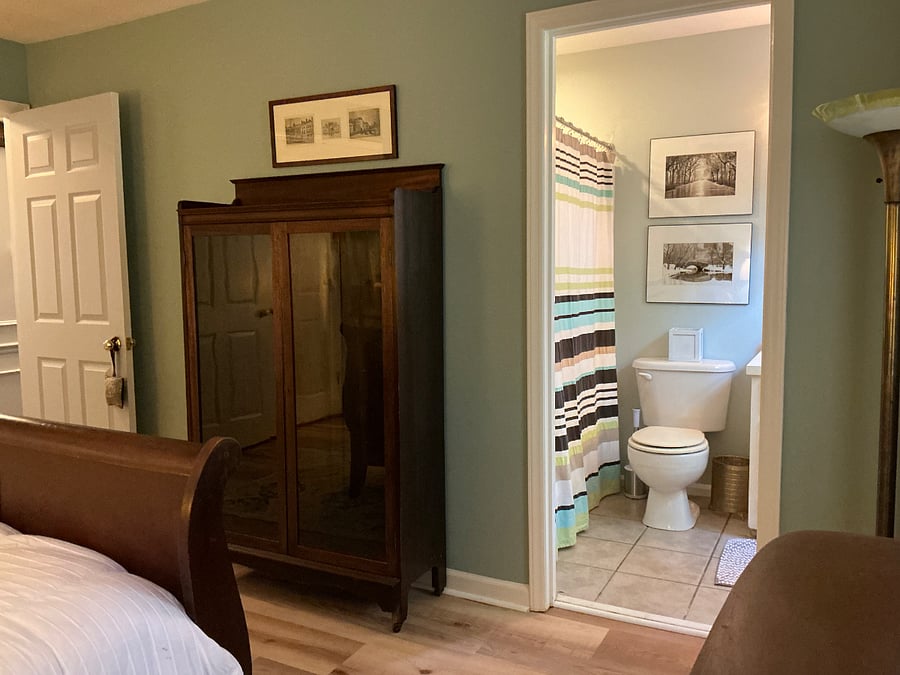 En suite full bath