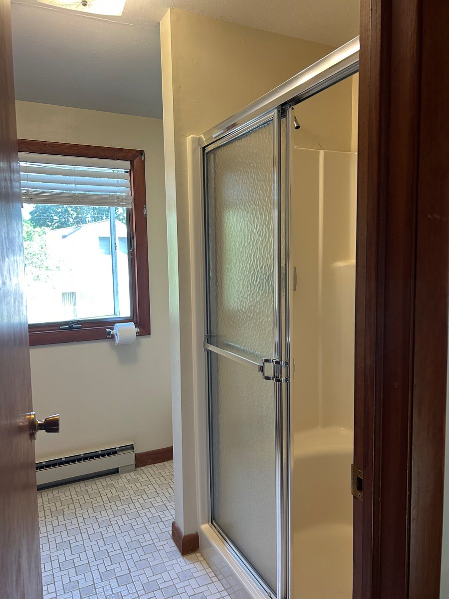 3nd floor full
Bath