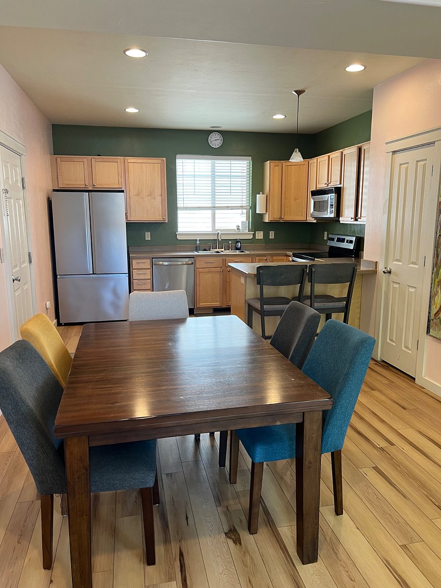 Kitchen and dining area.