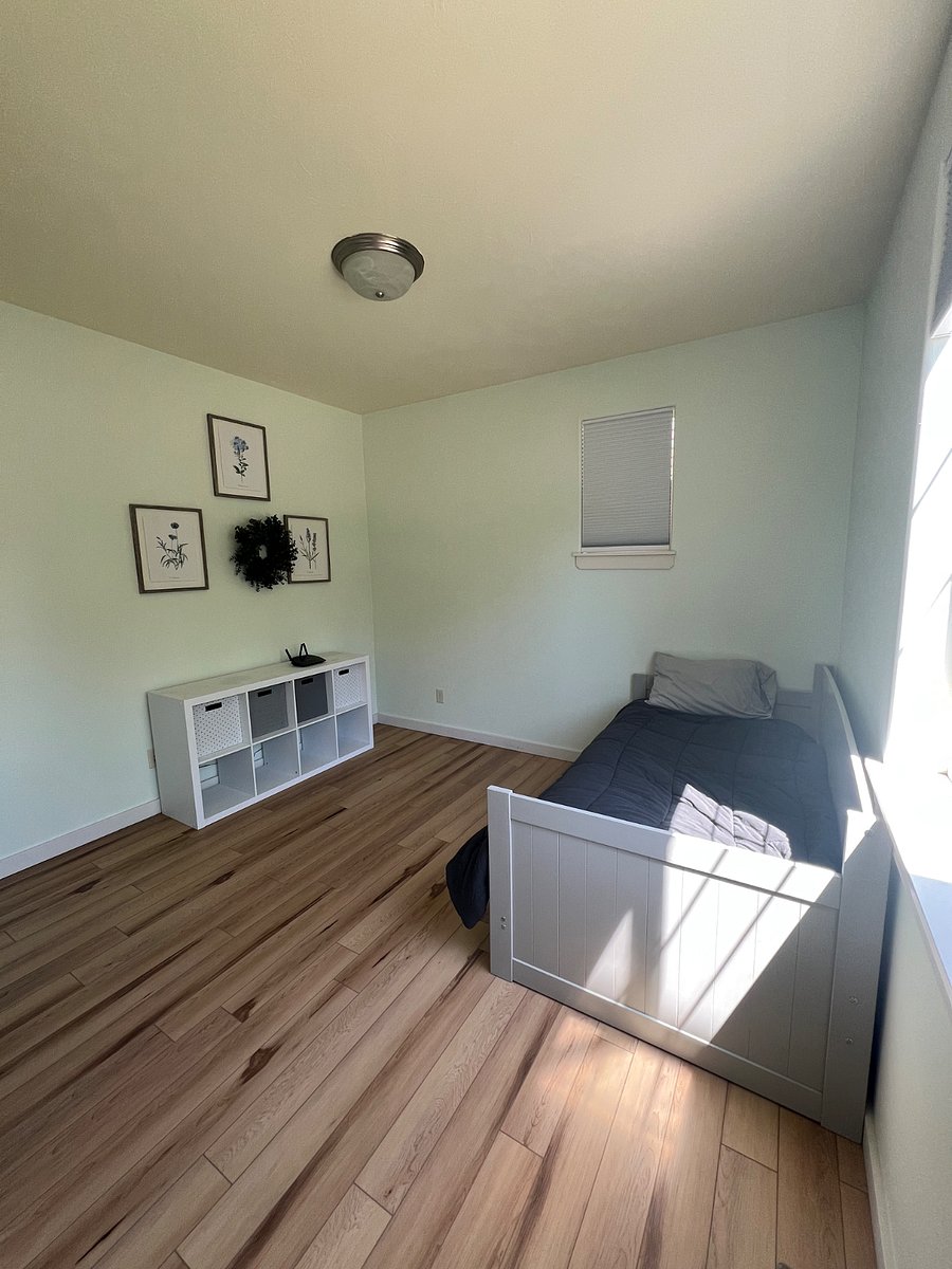 Downstairs bedroom, pictured with a day bed, but bunk beds are also available.