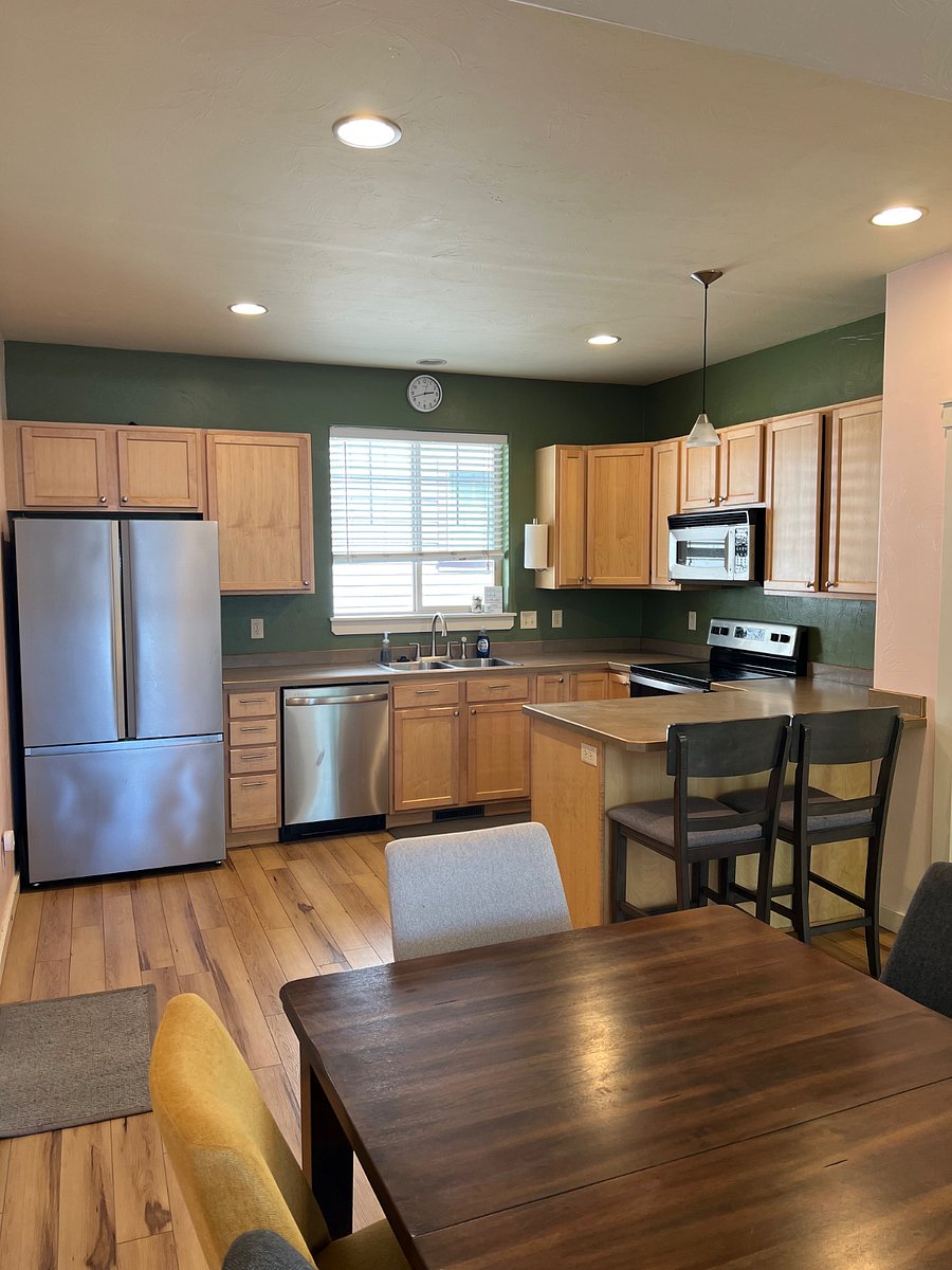 Full kitchen.