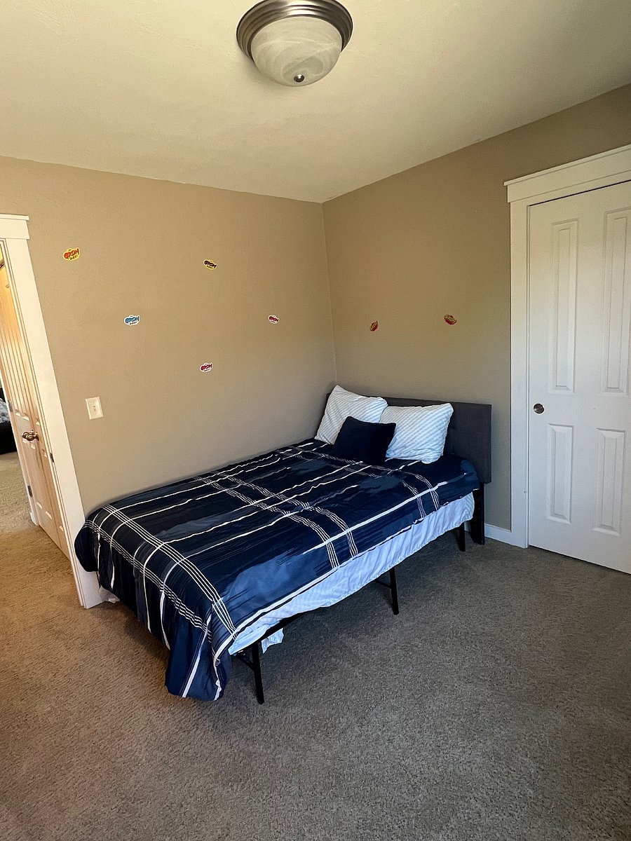 Queen bedroom #2