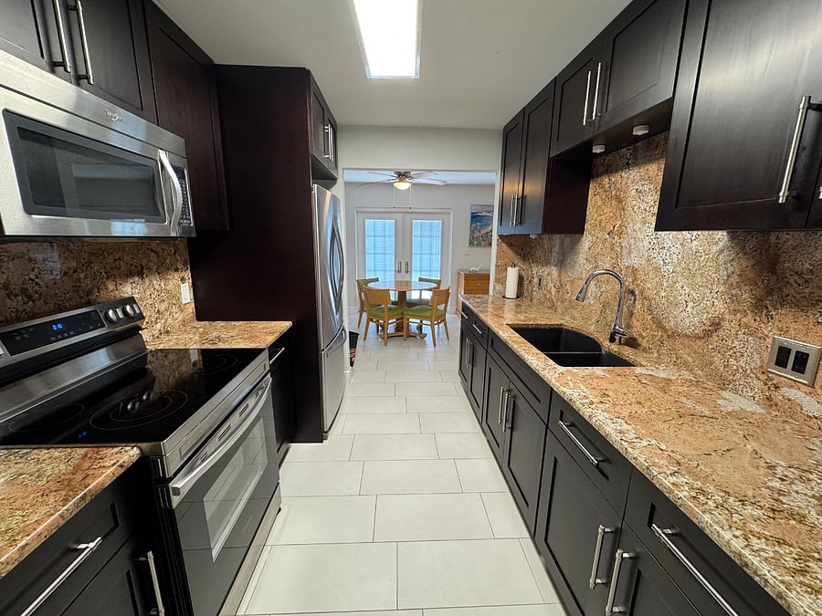 Full Kitchen