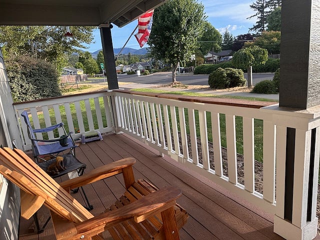 Hard work day? Come out here and enjoy a cup of your favorite drink and enjoy the sunrise/sunset. You'll get occasional neighbors waving at you.