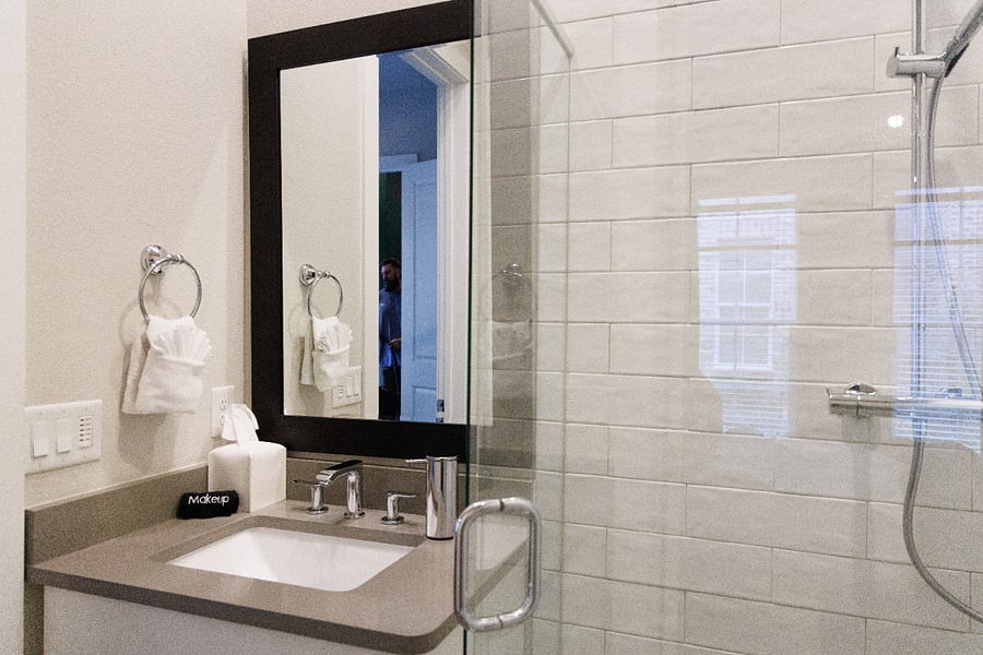 1st Floor Bathroom (with closet)