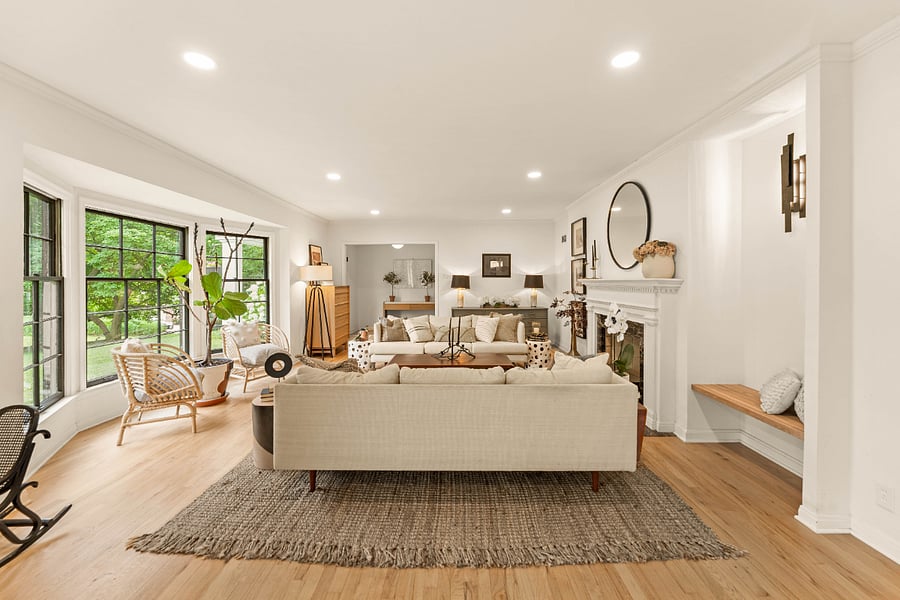 Living with built in reading nook.