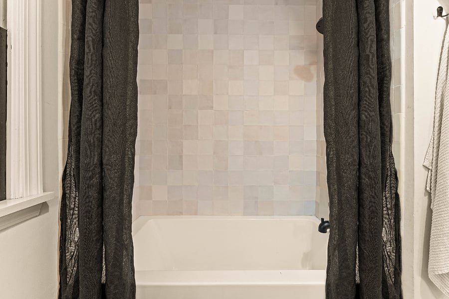Tub/shower combo with zellige tile