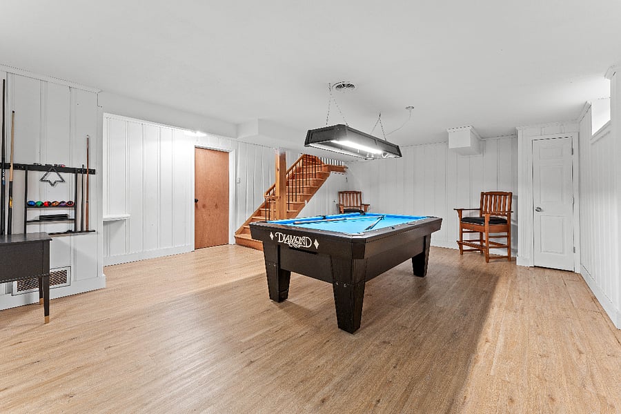 Diamond pool table with billiards chairs